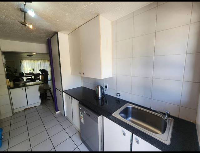 2 BEDROOM TOWNHOUSE FOR SALE IN BASSONIA